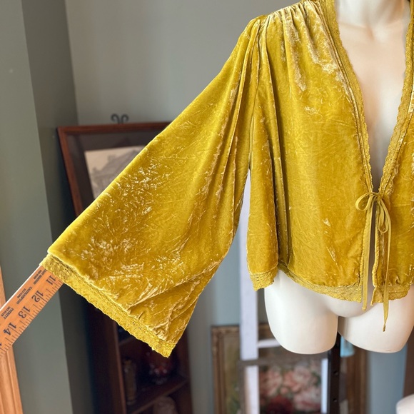 FREE PEOPLE GOLD VELVET OVERSIZED BED JACKET SIZE XS - Picture 4 of 16